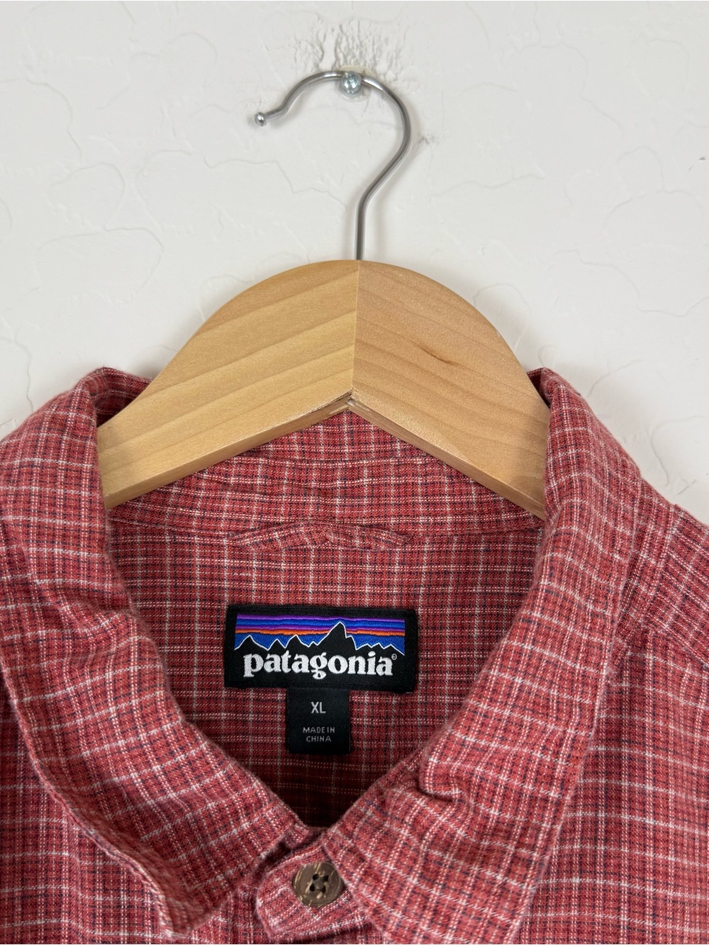 Patagonia Men’s Red White Plaid Back Step Short Sleeve Shirt - Picture 4 of 7